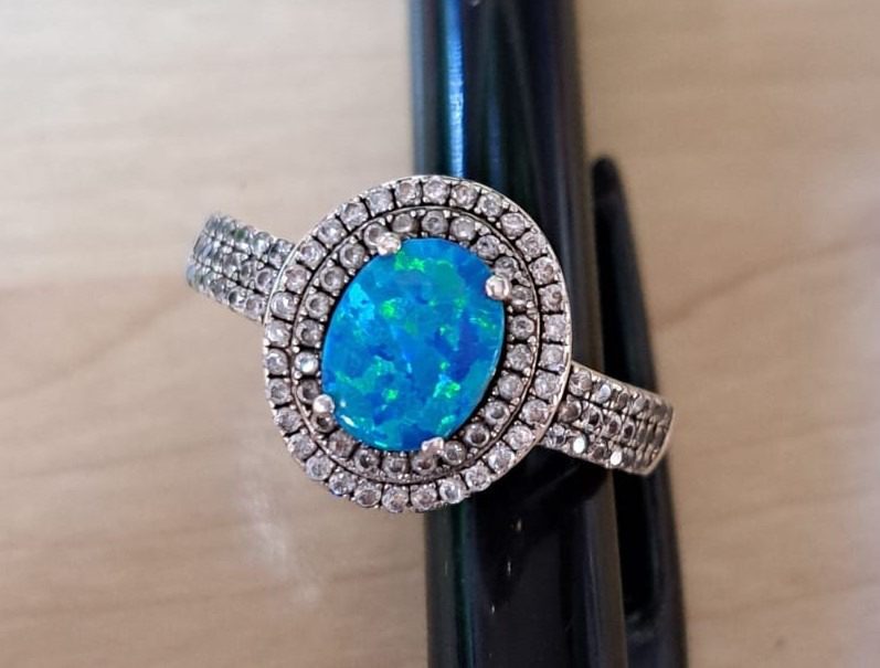 Jewellery piece restored with a newly set small gemstones